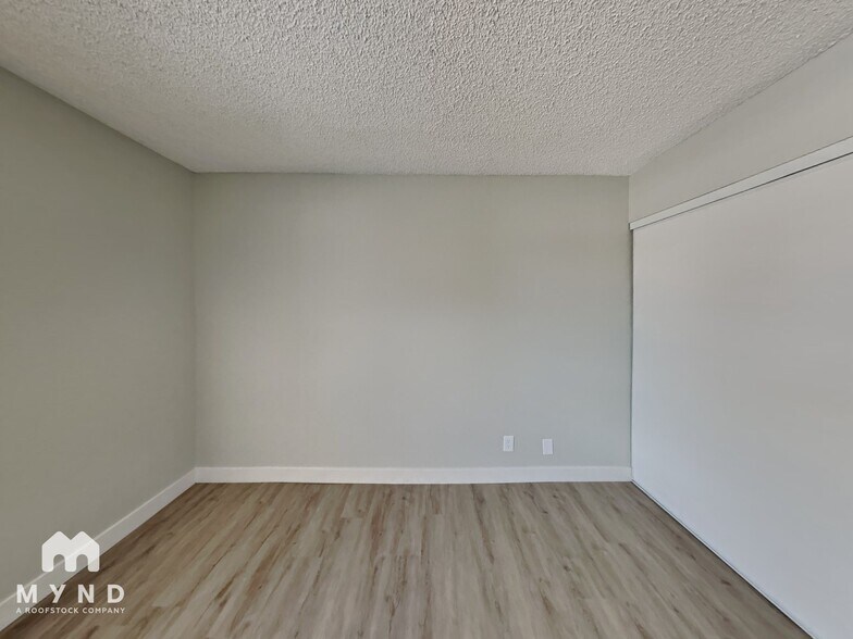 Building Photo - 5817 W Robin Ln