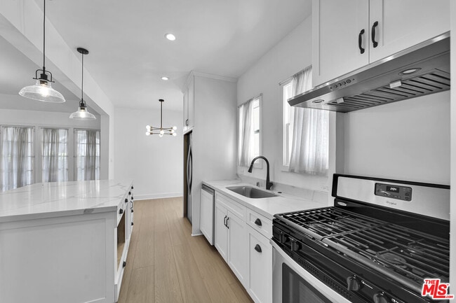 Building Photo - 918 N Genesee Ave