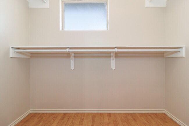 Building Photo - 1303 W Fig Ave