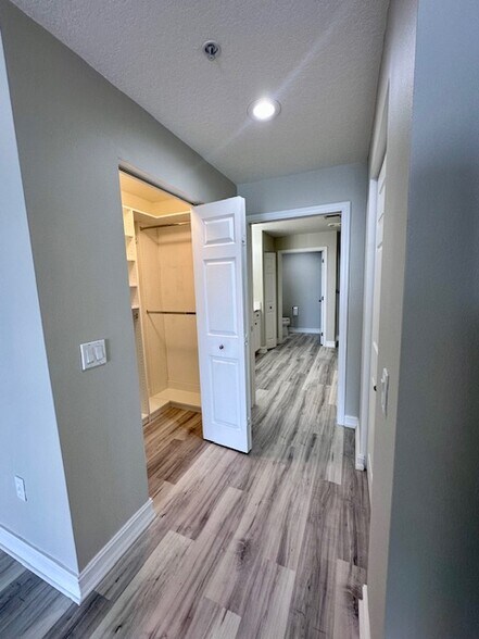 Building Photo - 480 Sail Ln