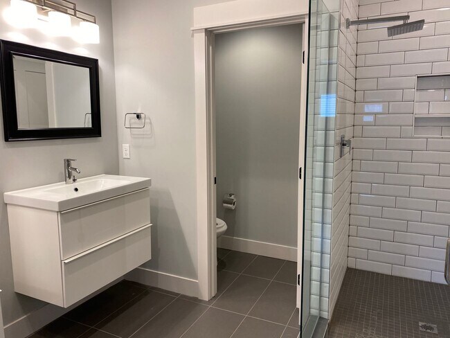 Building Photo - Modern 1 Bed, 2 Bath with Rooftop Patio! **Available to view 5/20**