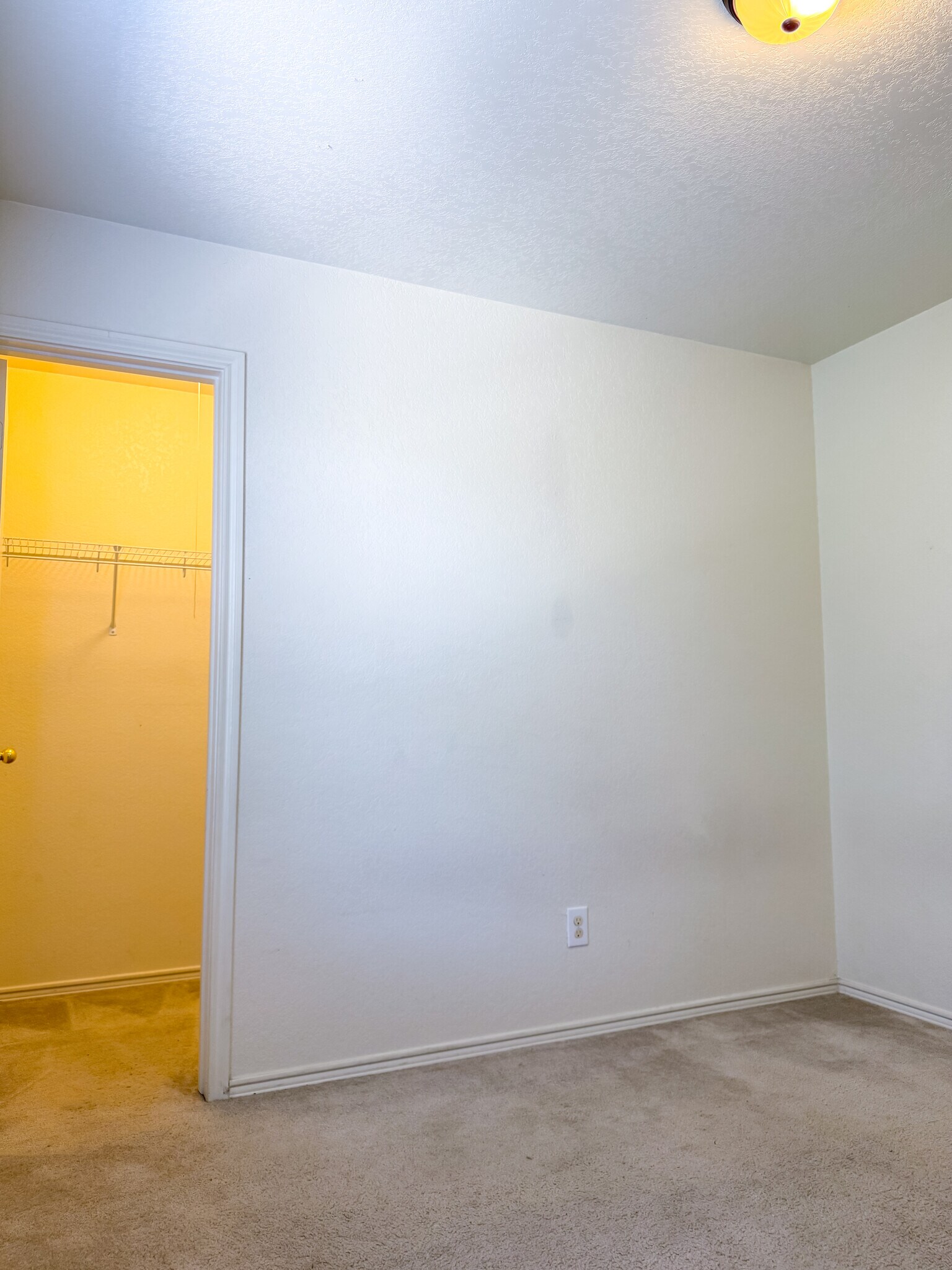 Building Photo - 427 Orchard Willow