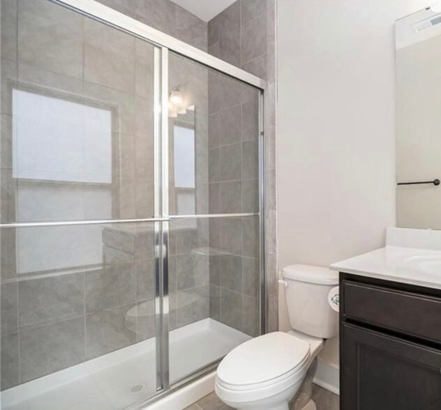 Second bath - 15037 New Amsterdam Ln