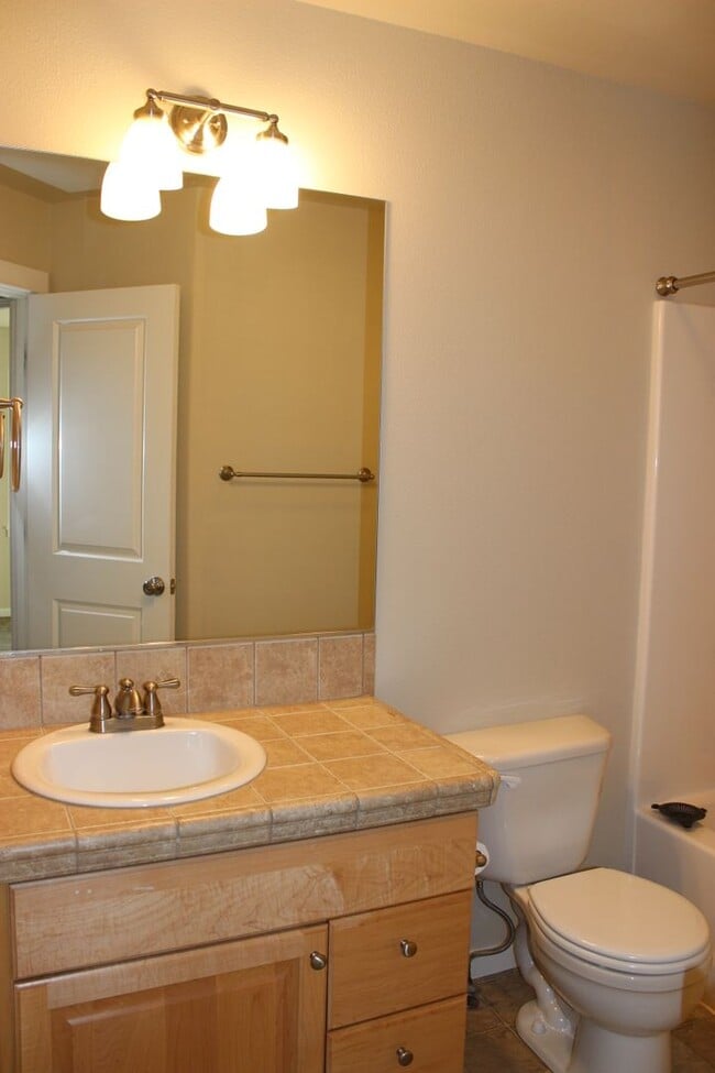 Building Photo - Westside Bend Home Near Old Mill | Spacious Layout & Fenced Yard