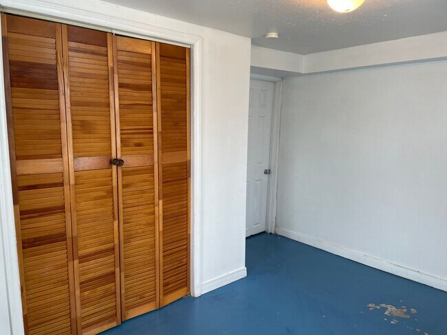 Building Photo - 1027 Holland Ave