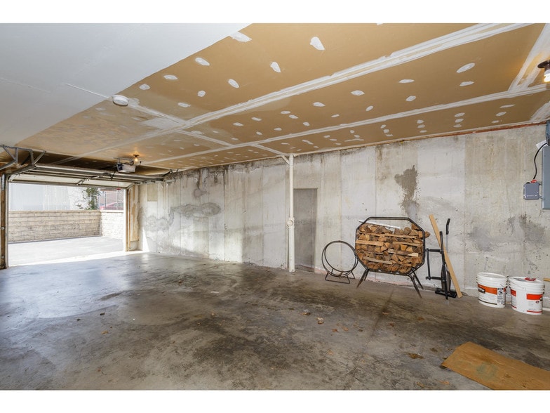 Building Photo - 5600 Waterman Blvd