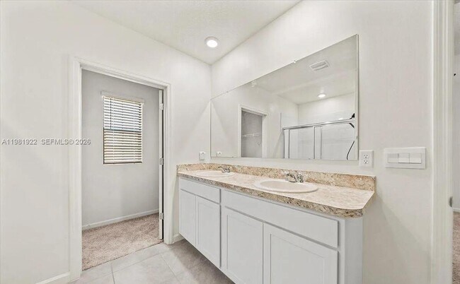 Building Photo - 870 Remington Green Dr SE