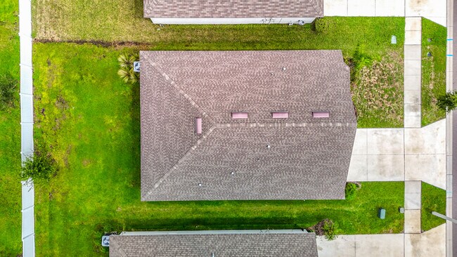 Building Photo - Welcome in to this beautiful Unfurnished -...