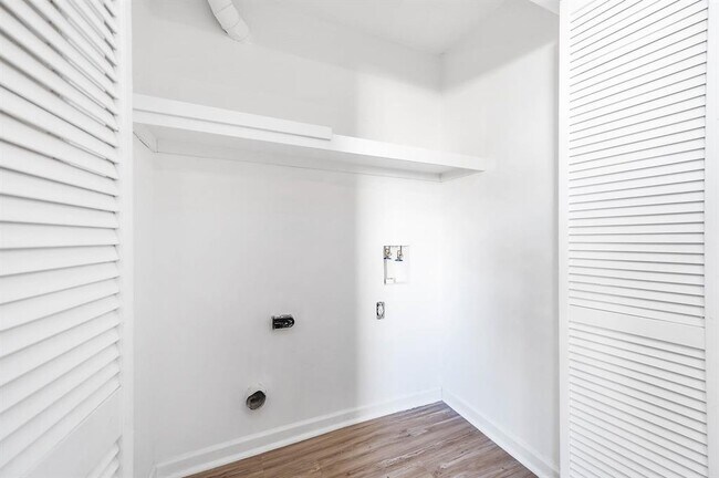 Building Photo - 10626 Sandpiper Dr