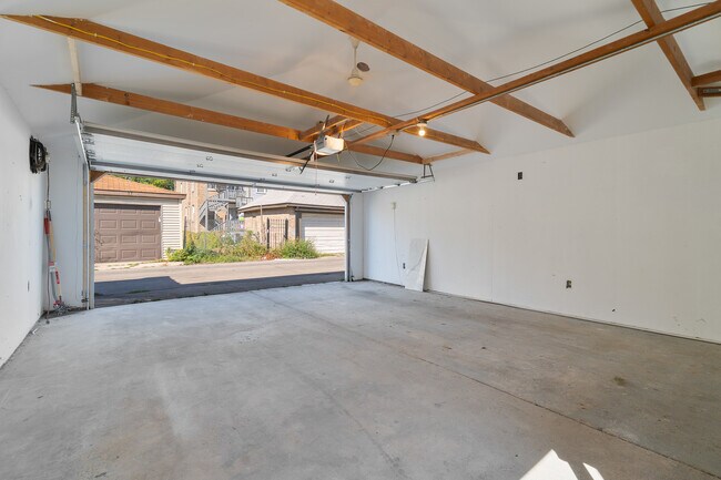 Building Photo - 1406 N Kildare Ave