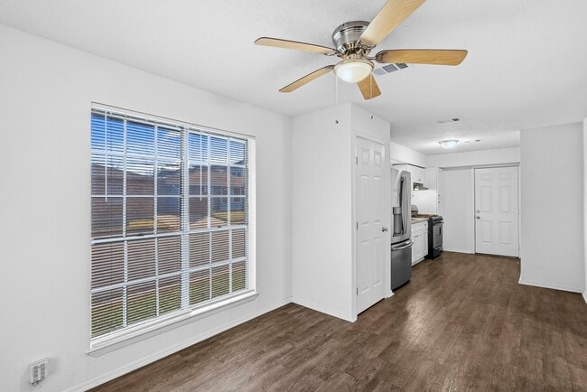 Building Photo - 1430 E 32nd 1/2 St