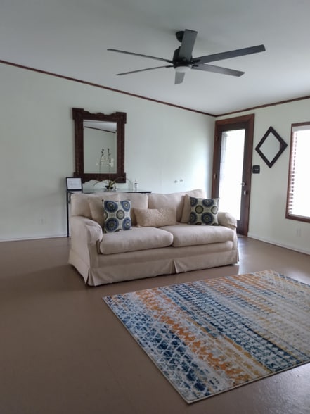 Building Photo - 739 Proctor Ln