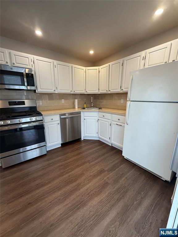 Building Photo - 686 Plum Terrace