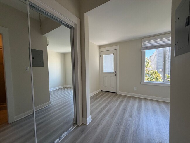 Building Photo - 571b Minna St
