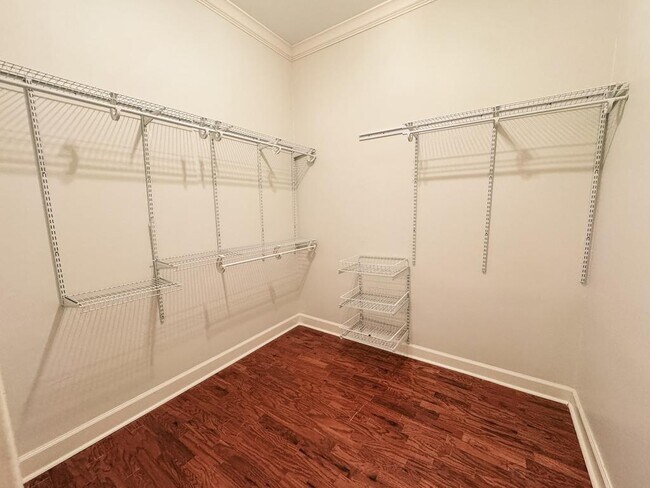 Building Photo - 305 W Brazos St