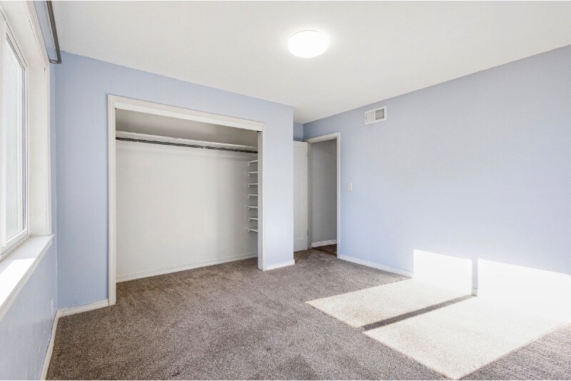 Building Photo - 175 Alpine Dr