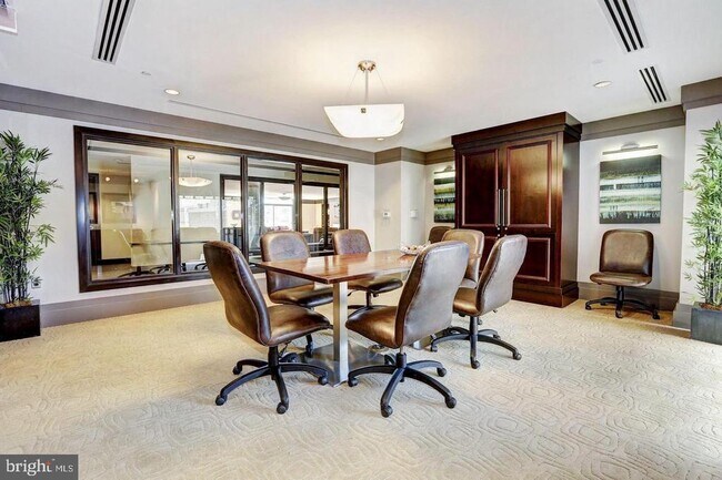 Building Photo - 4500 S Four Mile Run Dr