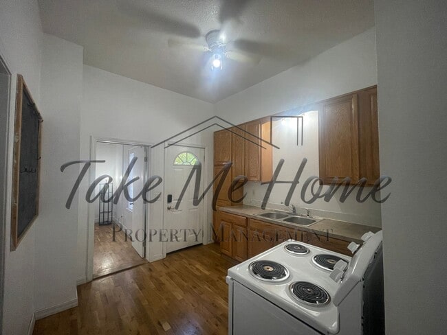 Building Photo - Charming 2-Bed, 1-Bath Home Near MSU and D...