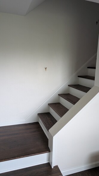 Building Photo - 482 Clearview Drive