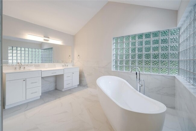 Building Photo - 9818 SW 111th Terrace