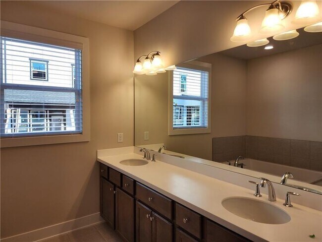 Building Photo - 1242 Winterhaven Dr