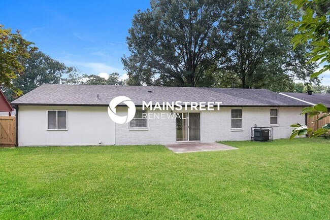 Building Photo - 3 Bedroom Pet-Friendly Home in MEMPHIS, TN with Main Street Renewal