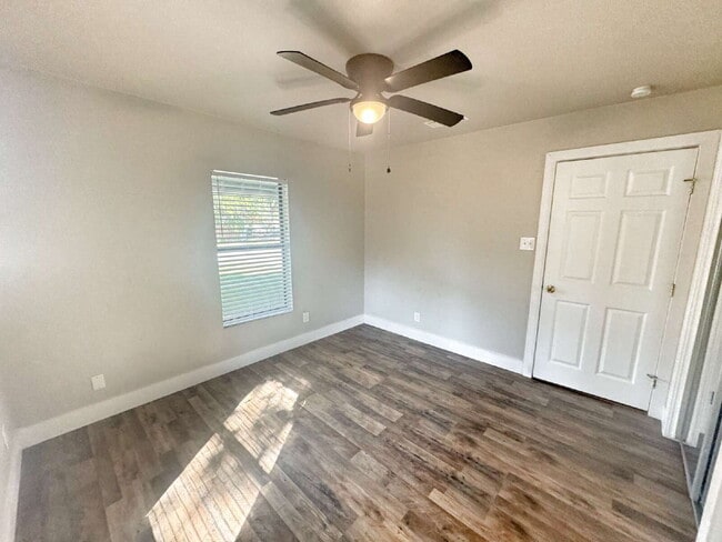 Building Photo - Move-In Special: 1 Month Rent Concession on a 14-Month Lease!