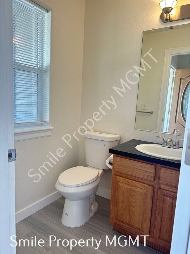 Building Photo - A beautiful 2-story townhouse attached with a single car garage!