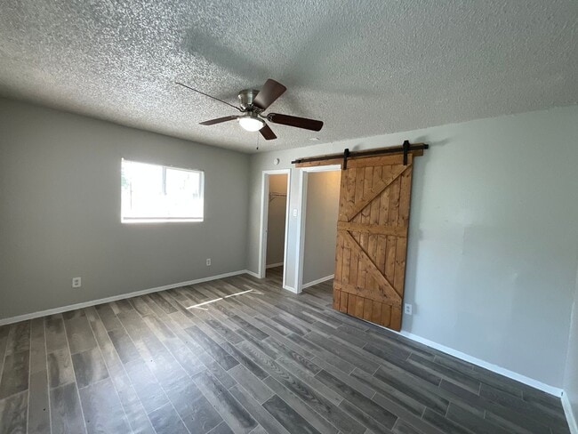 Building Photo - 2319 Observation Dr