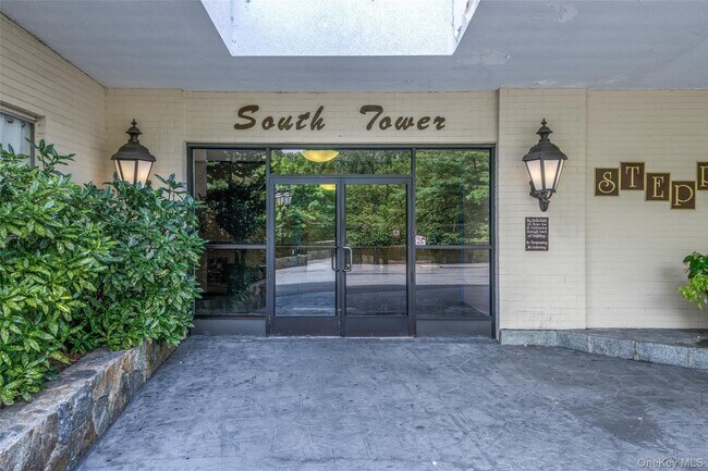 Building Photo - 125 Lake St