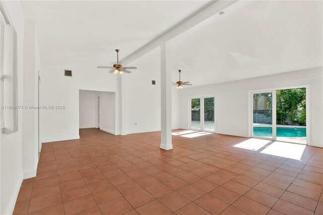Building Photo - 15831 Palmetto Club Dr