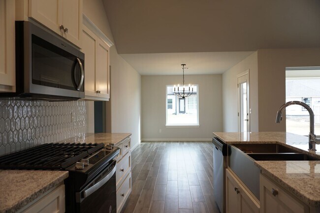 Building Photo - 3 Bedroom, 2 Bath With Office - Broken Arrow Schools