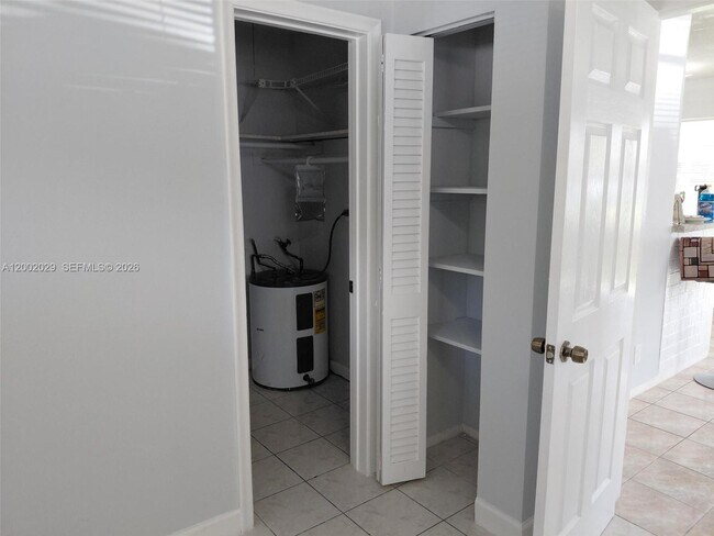 Building Photo - 1433 SW 24th Ct
