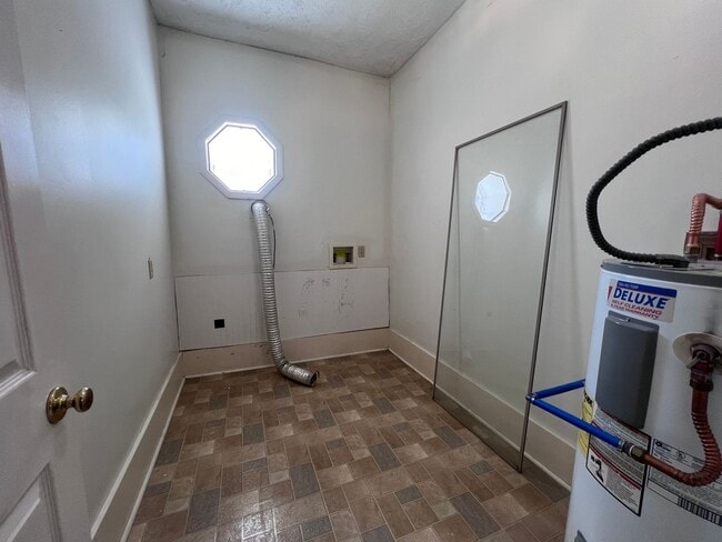 Building Photo - For Rent