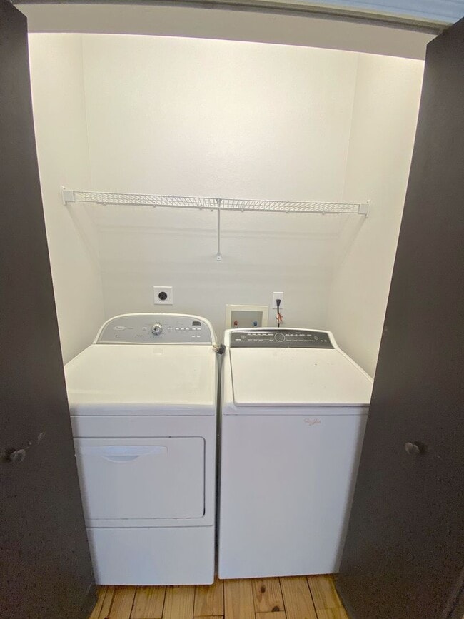 Building Photo - Stunning and Unique Luxury Town Home for Rent in the heart of sought after SODO!