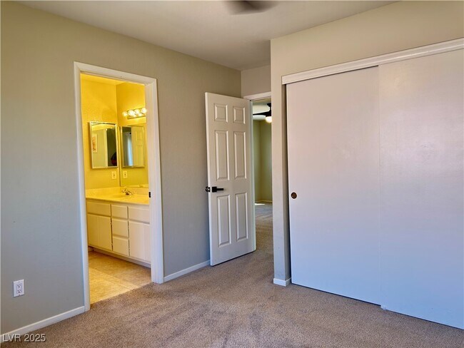 Building Photo - 1635 White Dr