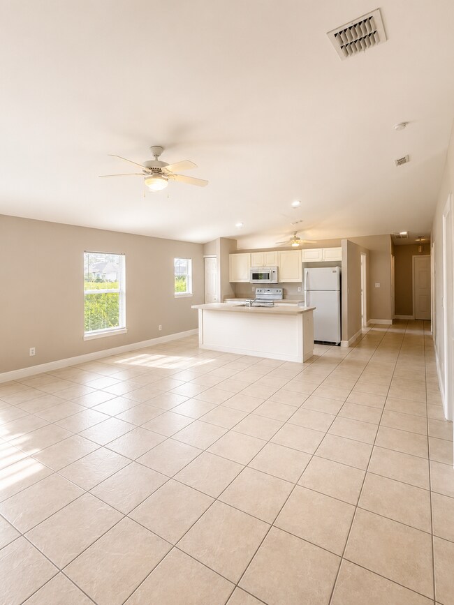 Building Photo - 2/2 + Den Available Now!