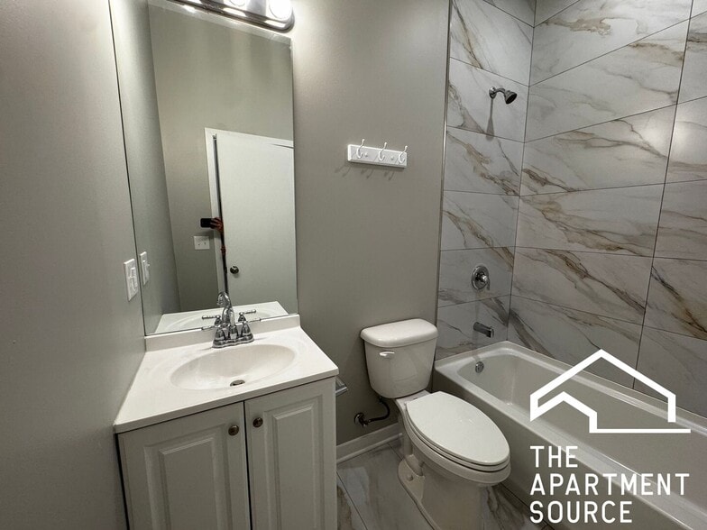 Building Photo - 4007 W School St