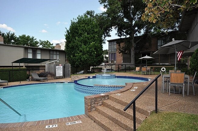 Building Photo - 5214 Memorial Dr