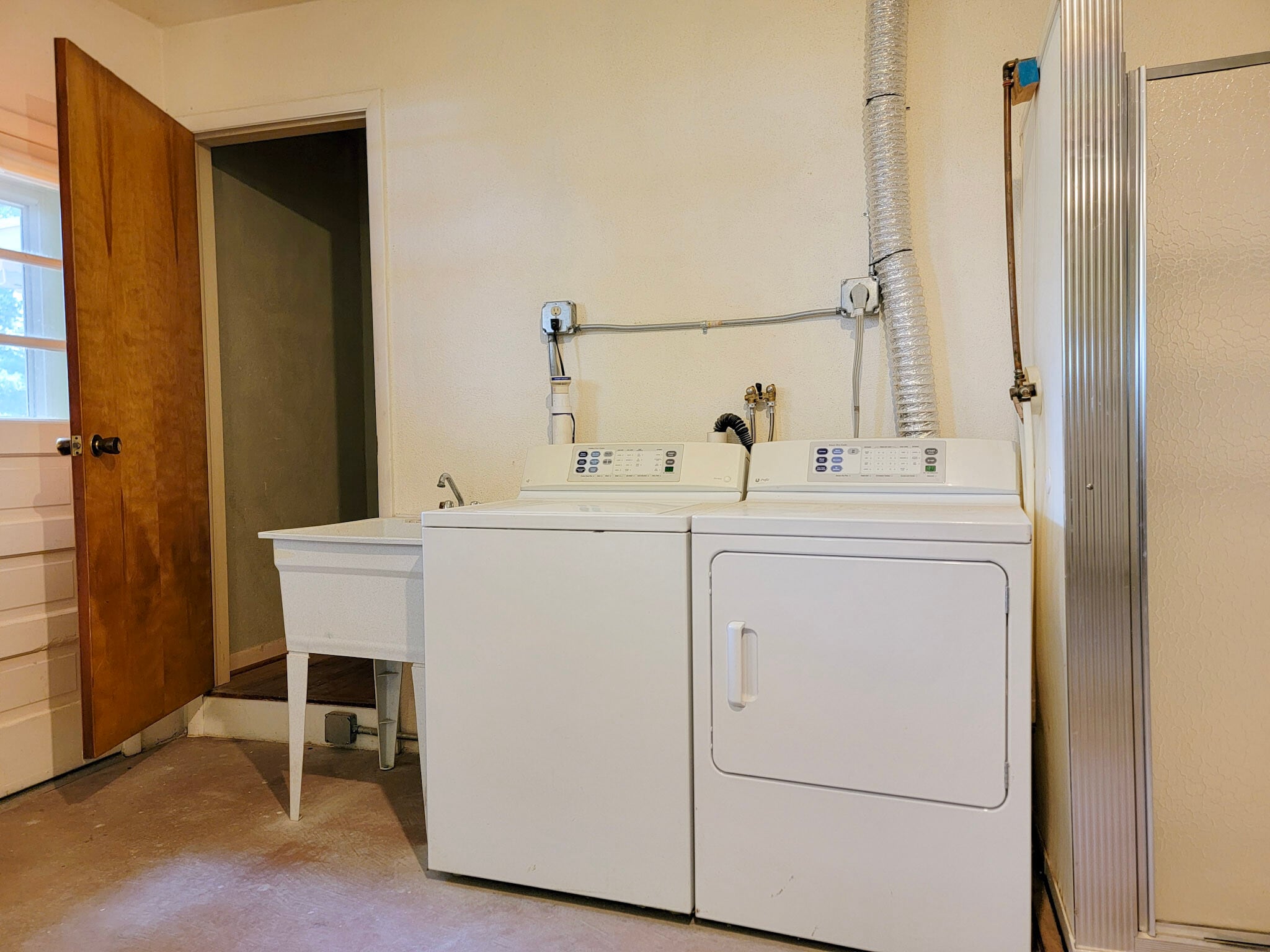 Building Photo - 609 W Orange St