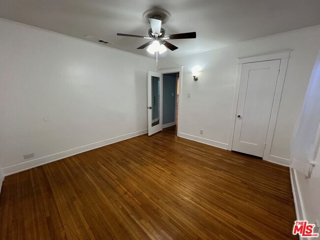 Building Photo - 560 N Irving Blvd