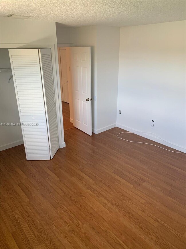 Building Photo - 985 NW 132nd Ct