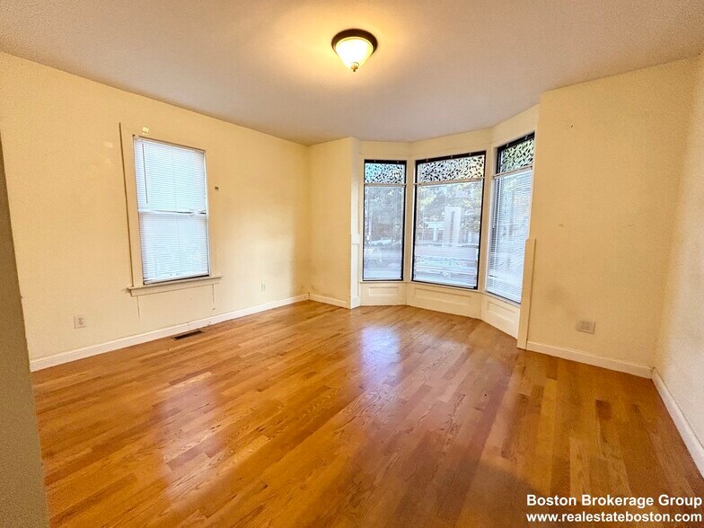 Building Photo - 1568 Tremont St