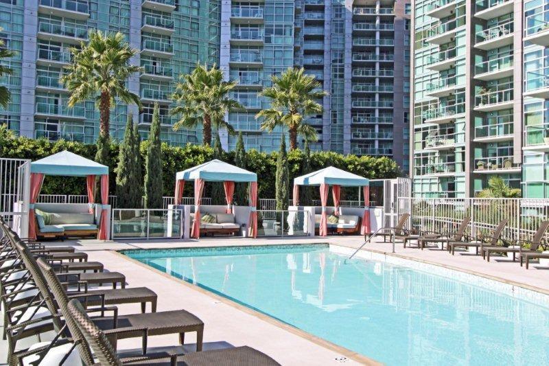 Building Photo - 13650 marina pointe Dr