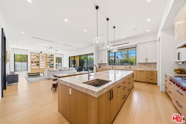 Building Photo - 9206 Monte Mar Dr