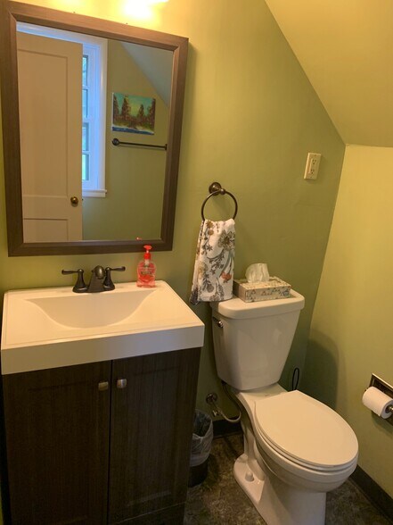 Building Photo - 409 W Arrowhead Rd