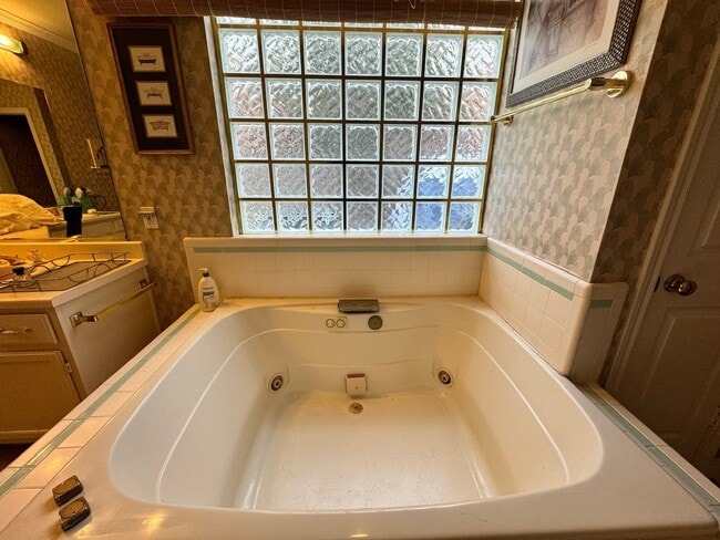 Building Photo - 9303 Bent Spur Ln