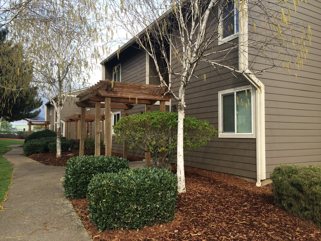 Lower Building - Columbia View Apartments