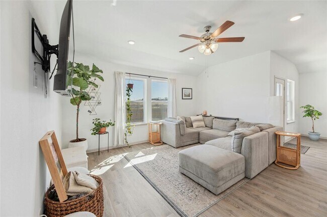 Building Photo - 241 Sweetwater Crk Ln