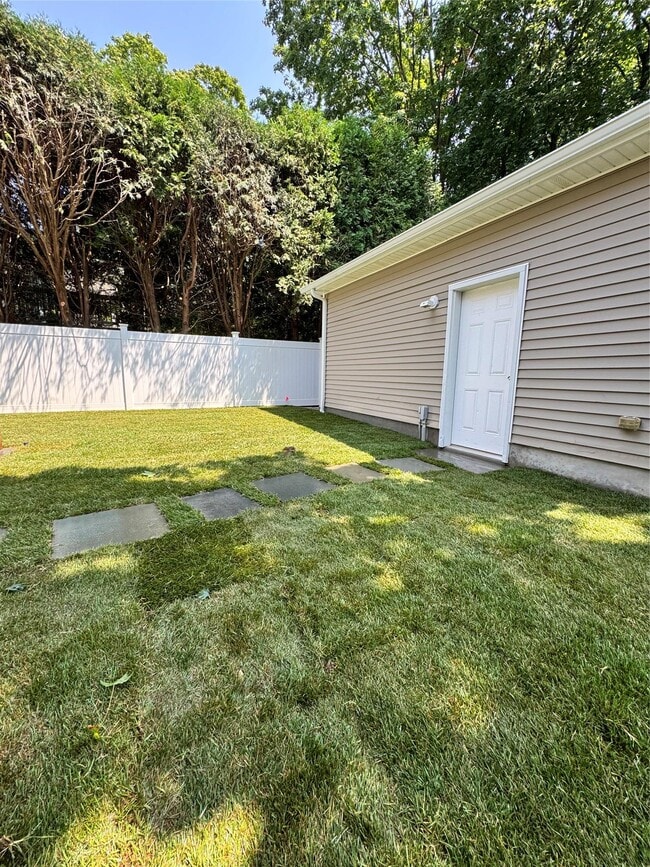 Building Photo - 1503 Rose Ln